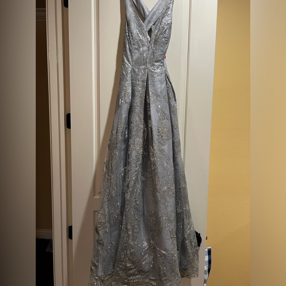 STUNNING SILVER SPARKLY BALL GOWN